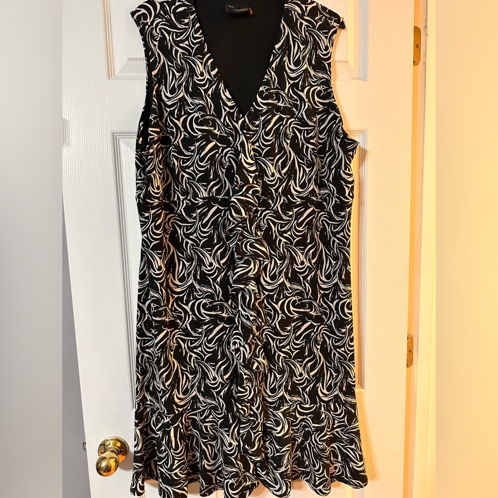 Just… Taylor Woman’s Plus Size 20W Black and White Sleeveless Midi Dress